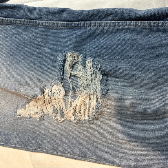 BDG Blue Relaxed Jeans with Distressed Details - Picture 5 of 9